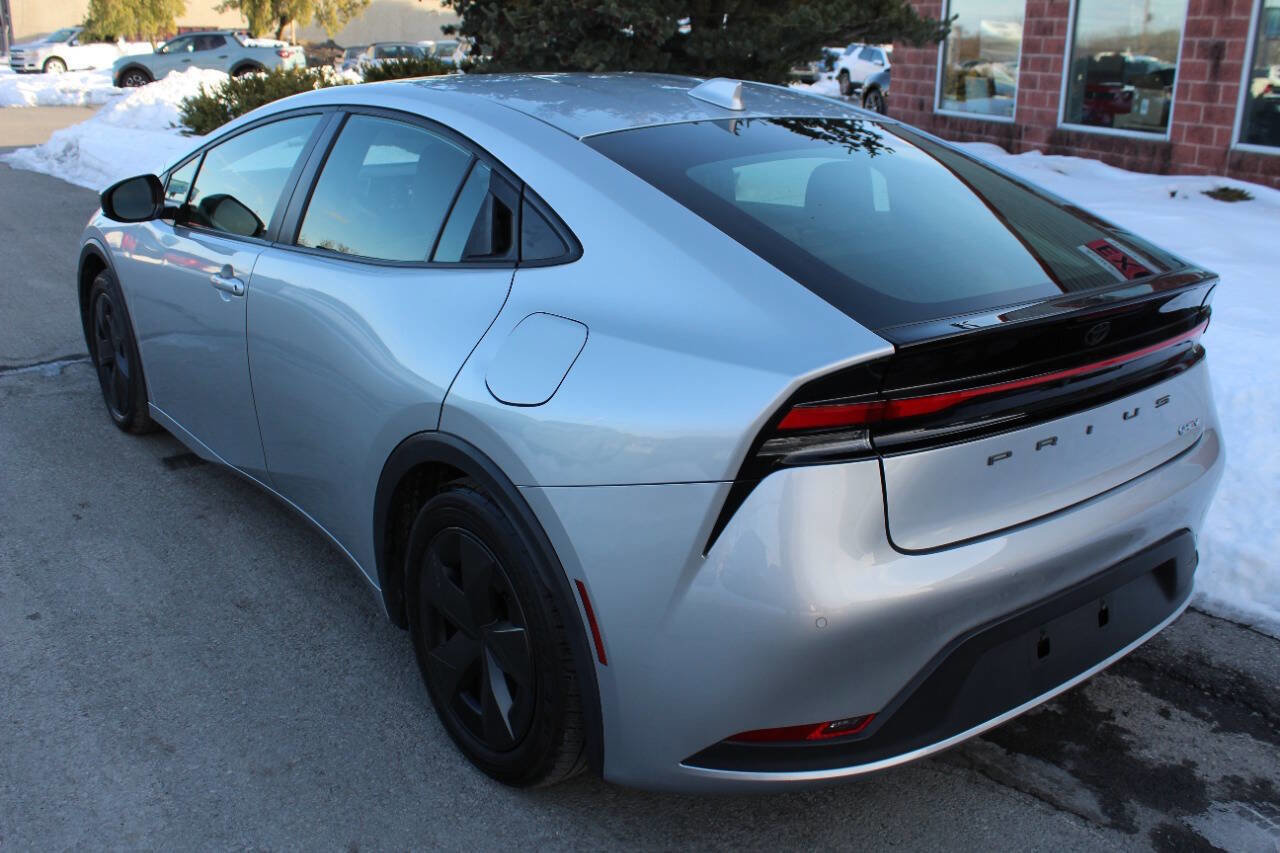 Used 2024 Toyota Prius LE image 5
