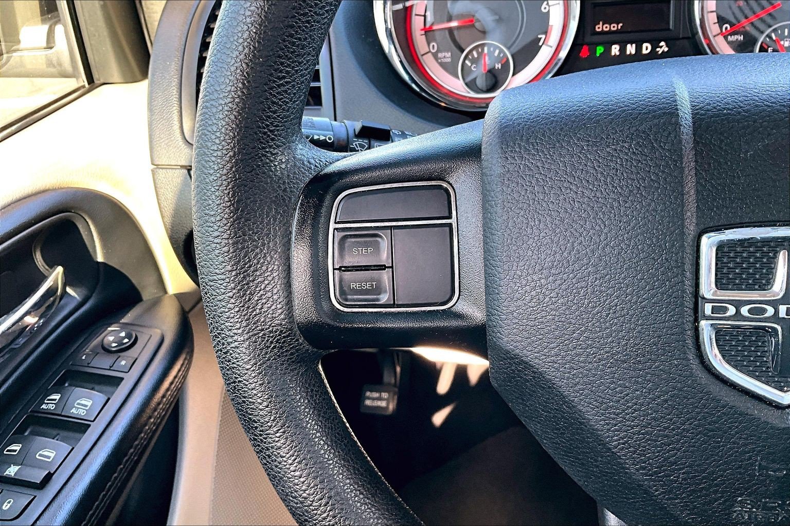 Used 2015 Dodge Grand Caravan SXT FWD image 19