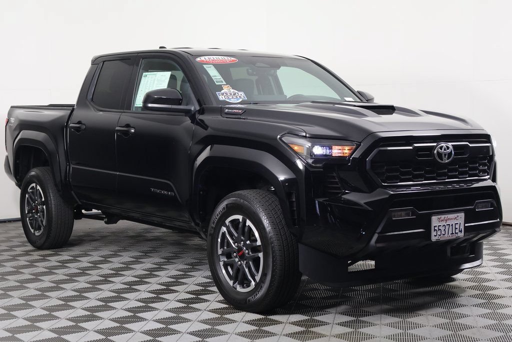 Used 2025 Toyota Tacoma TRD Sport AWD/4WD image 3