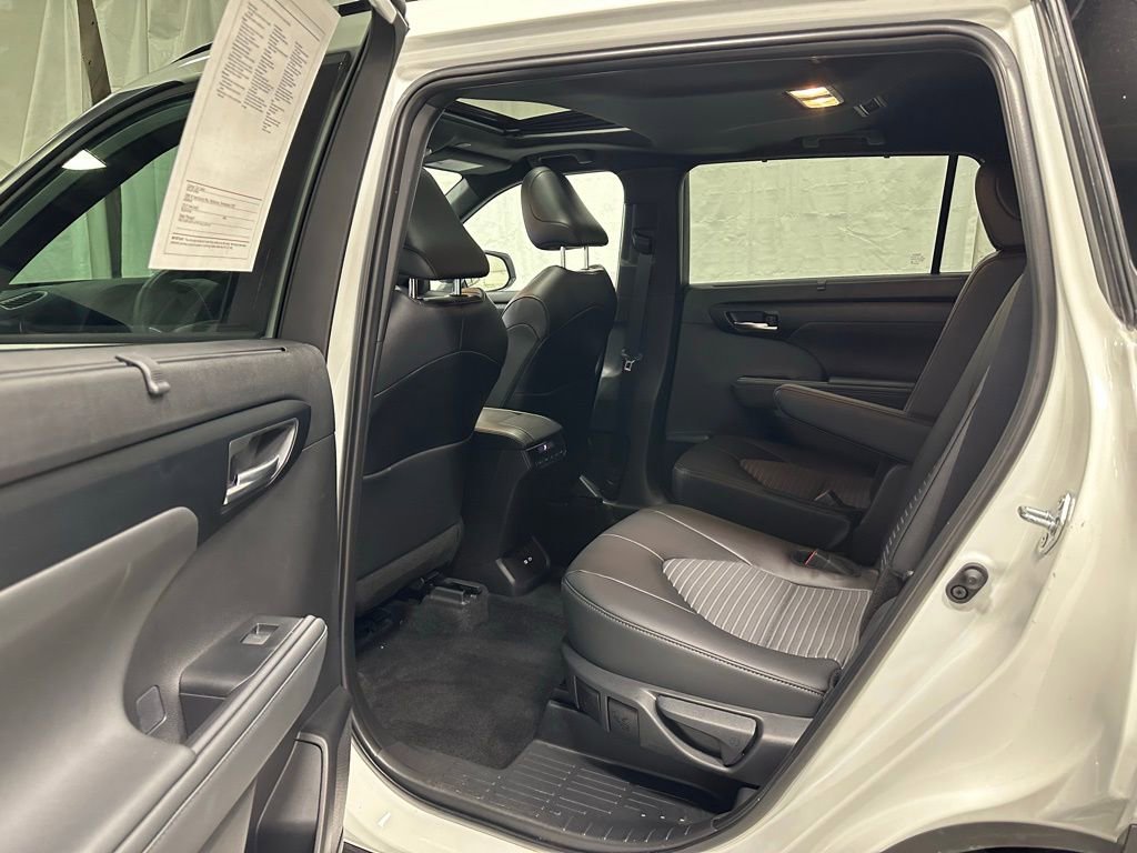 Used 2025 Toyota Highlander XSE image 44