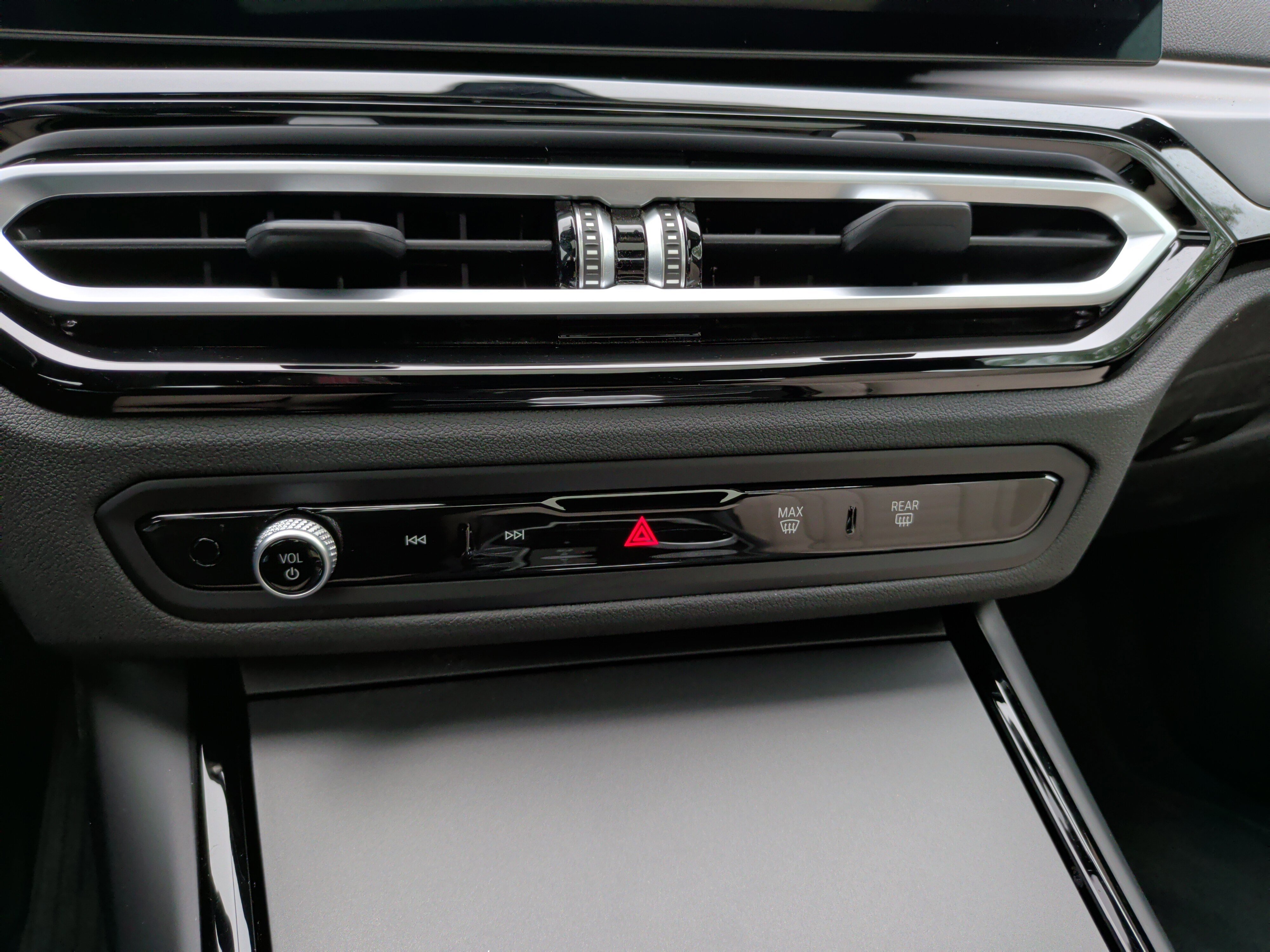 Certified 2024 BMW 230i xDrive Coupe w/ Premium Package image 18