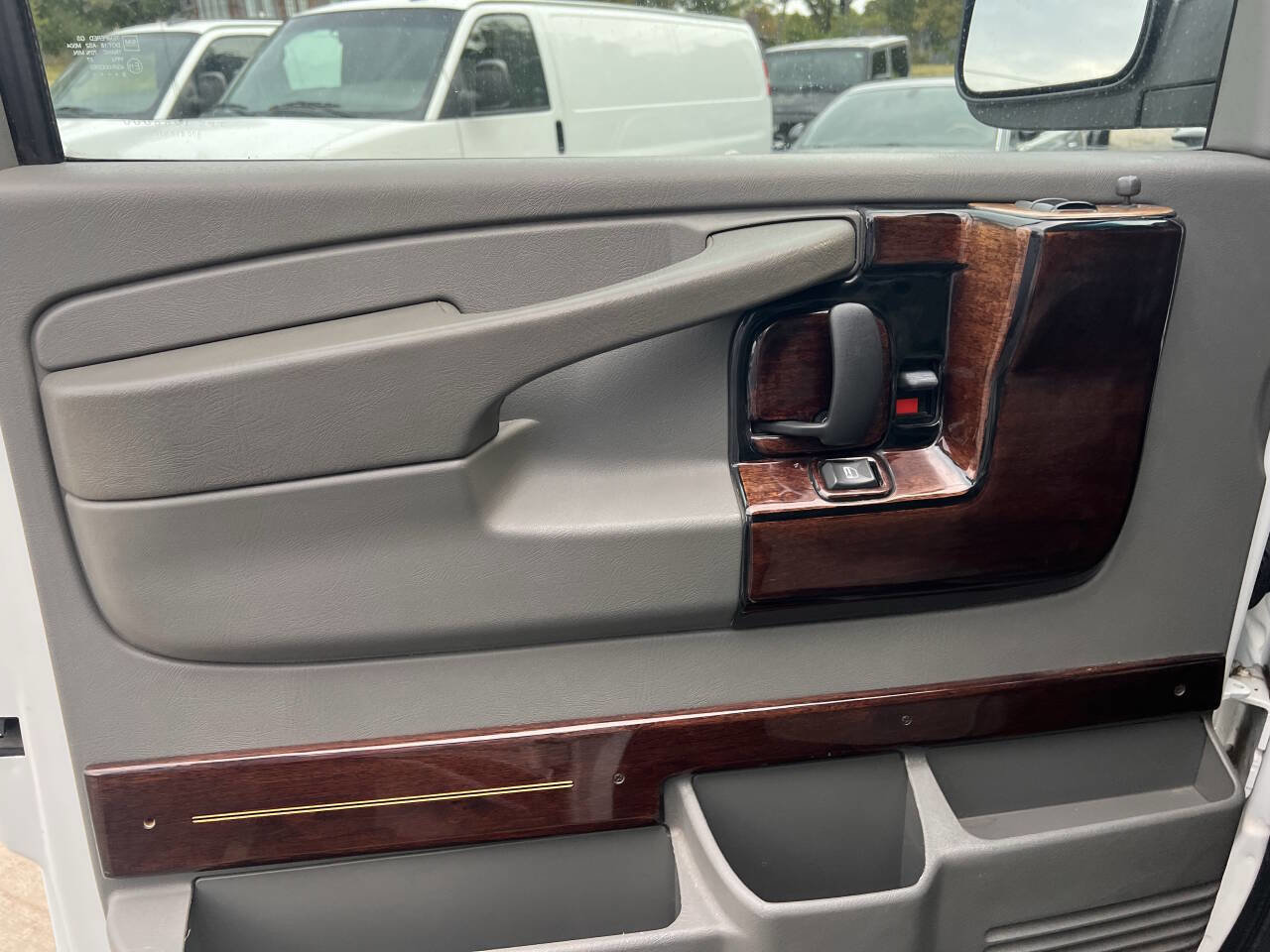 Used 2004 Chevrolet Express 1500 1500 3dr Cargo 135 in. WB w/ LS Preferred Equipment Group image 11