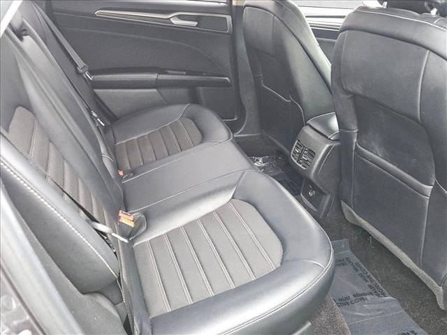 Used 2017 Ford Fusion SE w/ Equipment Group 201A image 18