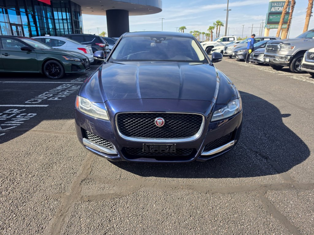 Used 2018 Jaguar XF Premium RWD image 2