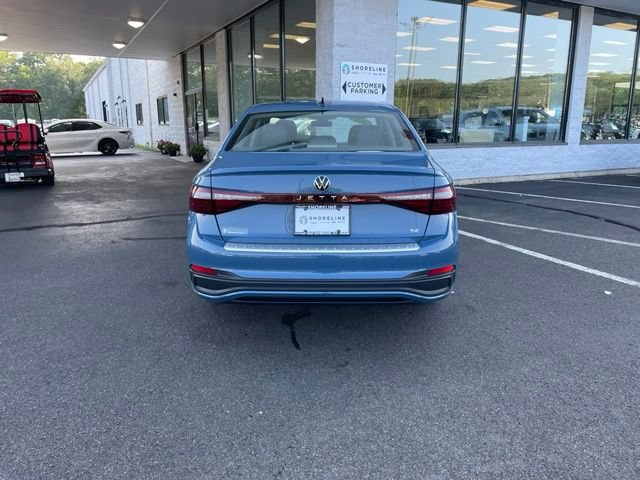 Used 2025 Volkswagen Jetta SE FWD image 6