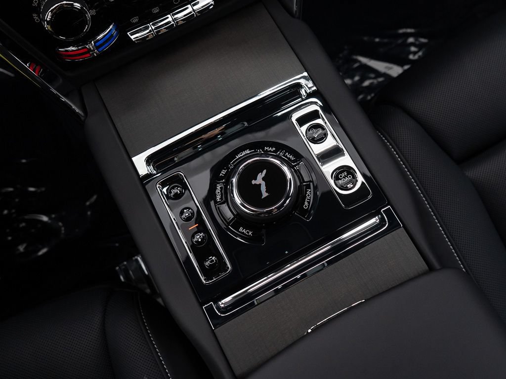Used 2026 Rolls-Royce Cullinan AWD/4WD image 38