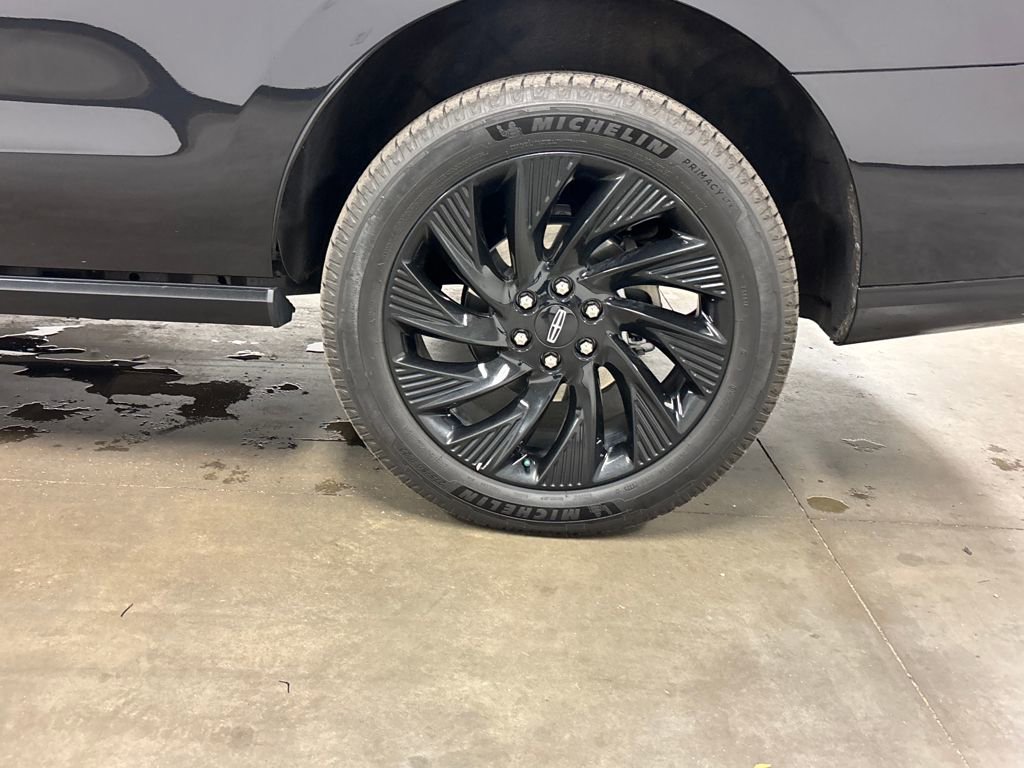 Used 2025 Lincoln Navigator Reserve w/ Jet Appearance Package image 11