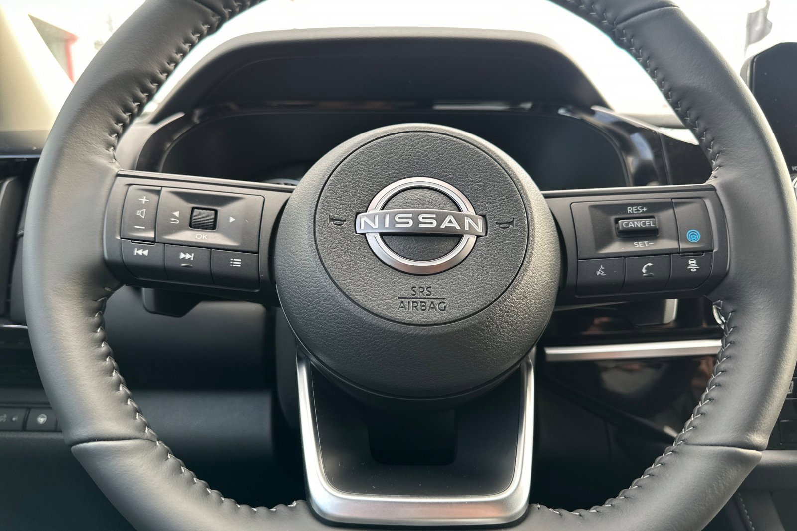 New 2025 Nissan Pathfinder SV w/ Black Appearance Package image 21