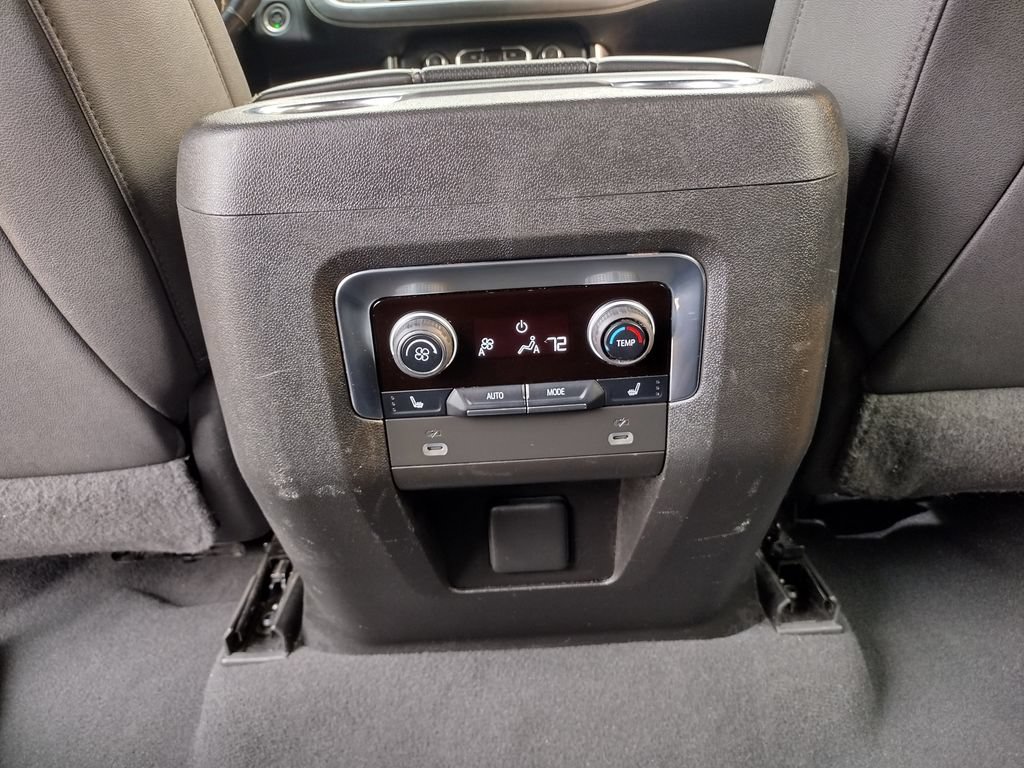 Used 2022 Chevrolet Suburban Premier AWD/4WD image 9