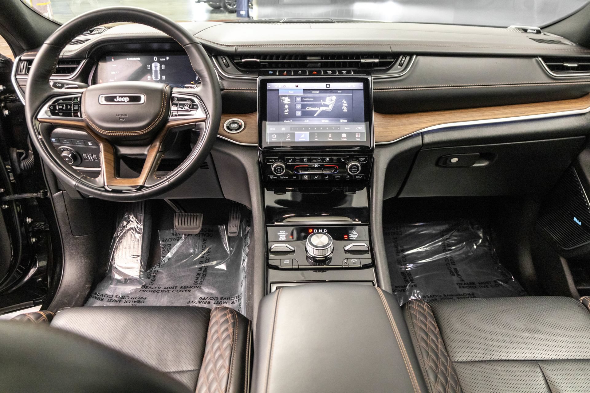Used 2022 Jeep Grand Cherokee Summit AWD/4WD image 32