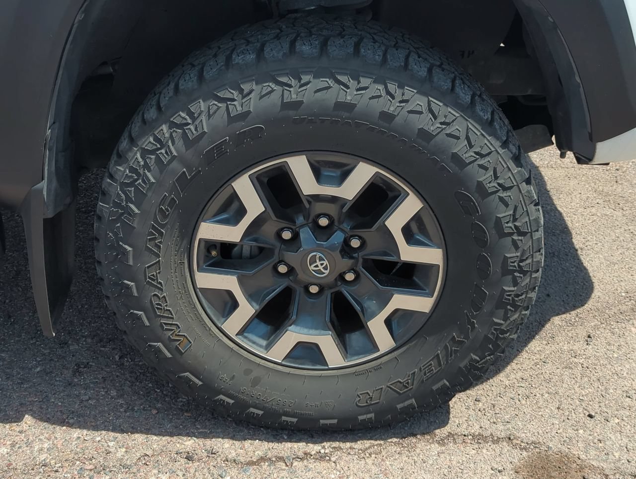 Used 2021 Toyota Tacoma TRD Off-Road w/ Technology Package RWD image 9