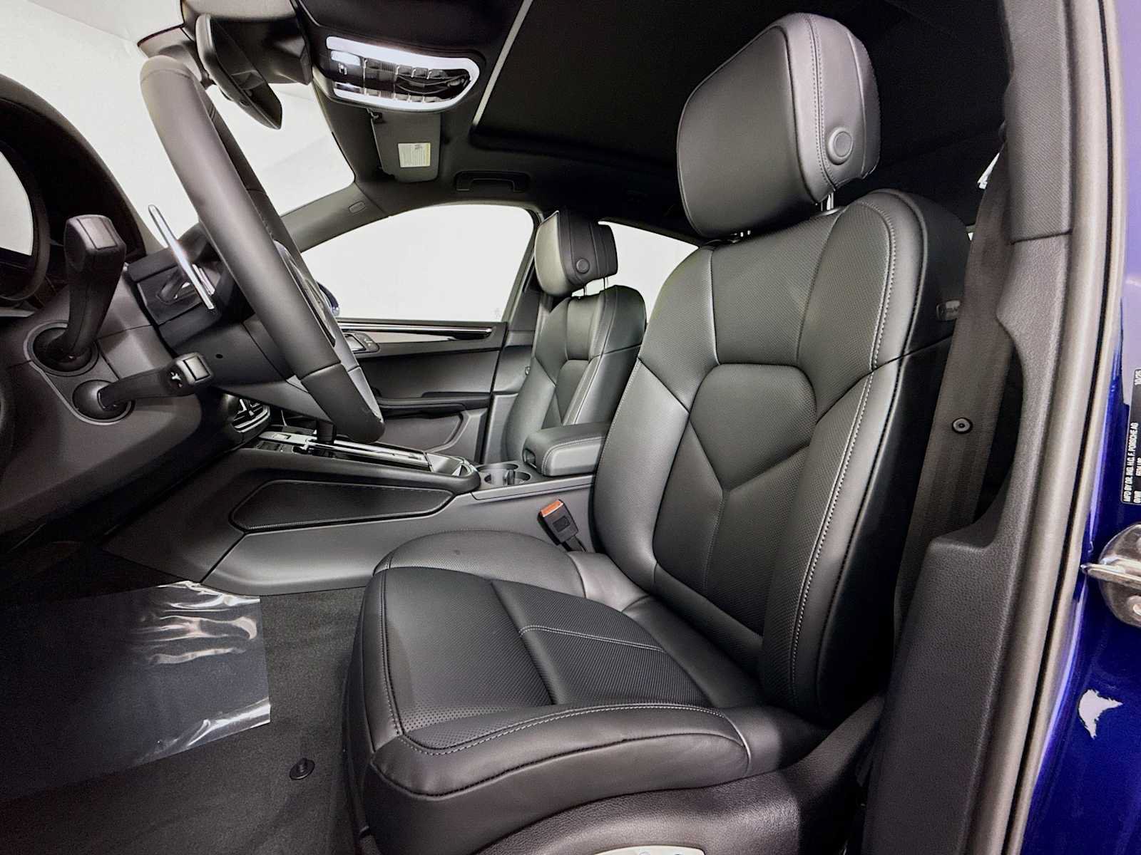 New 2026 Porsche Macan AWD/4WD image 5