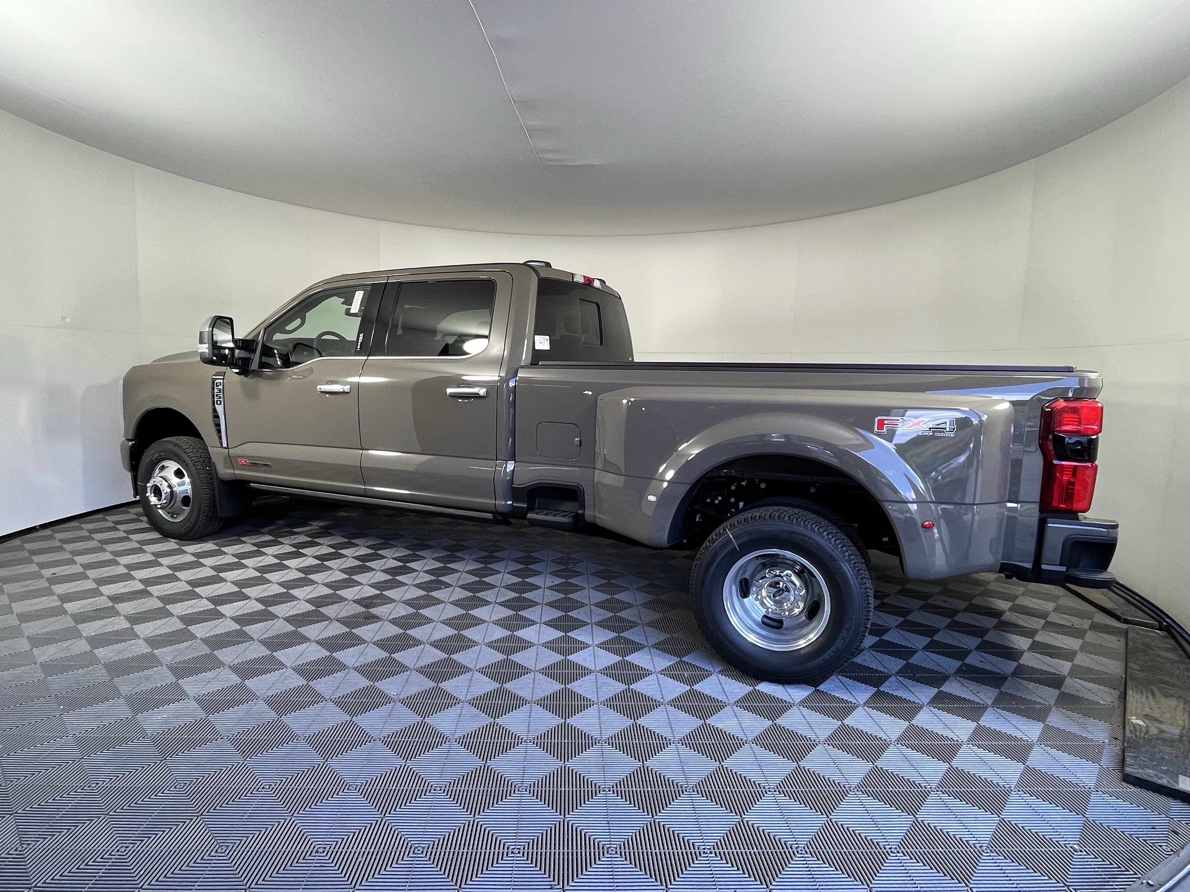 New 2026 Ford F350 Platinum w/ Platinum Plus Package AWD/4WD image 2