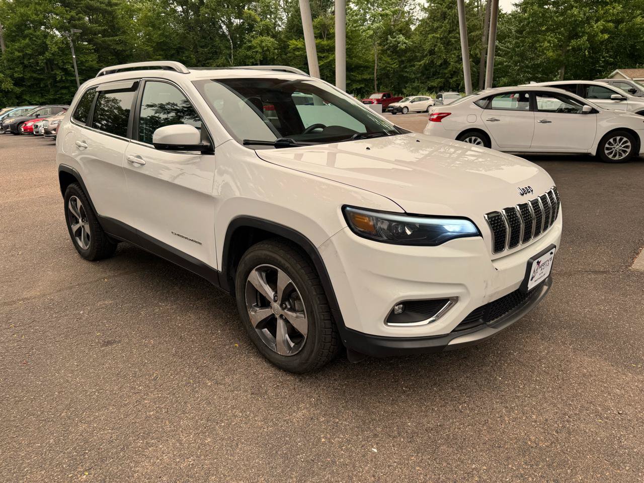 Used 2019 Jeep Cherokee Limited AWD/4WD image 7