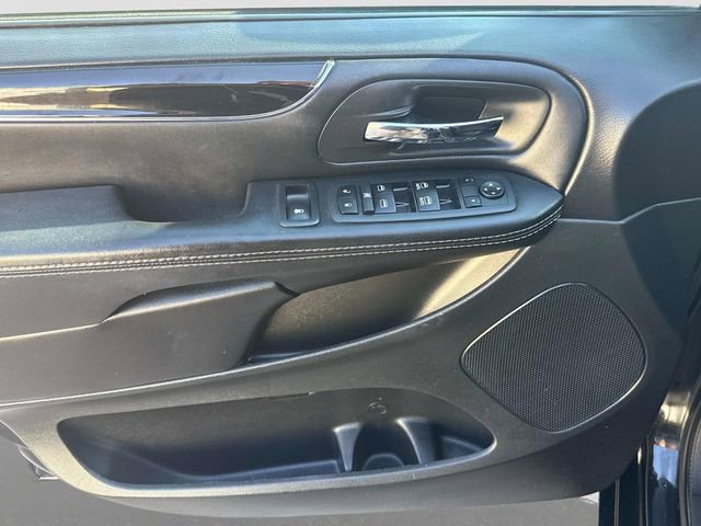 Used 2018 Dodge Grand Caravan SE FWD image 12