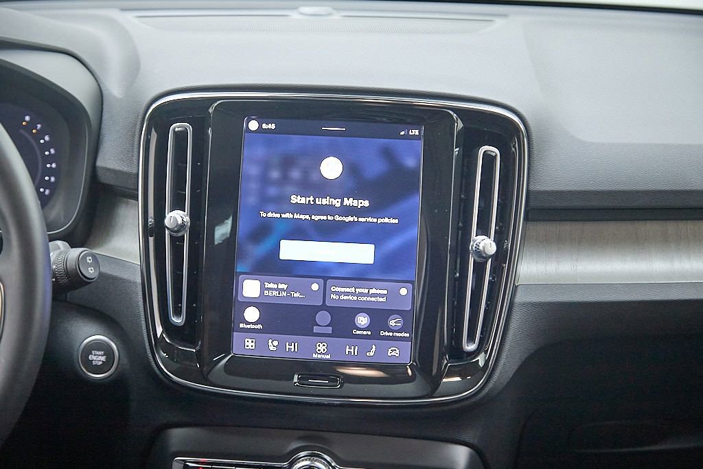 Certified 2023 Volvo XC40 B5 Plus image 26