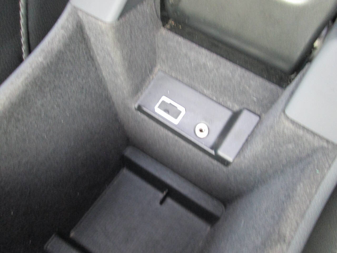 Used 2017 Volvo V60 T5 Premier w/ Convenience Package image 40