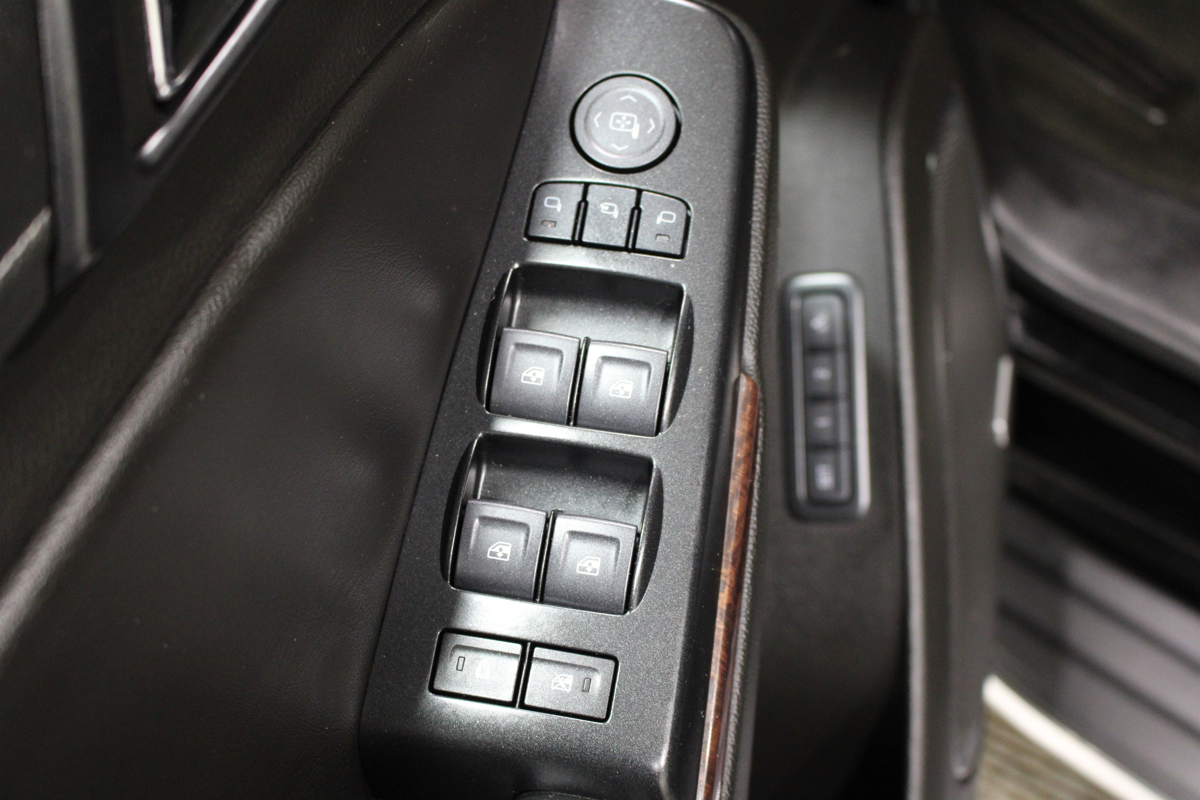 Used 2017 GMC Yukon SLT RWD image 7