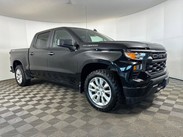 Used 2023 Chevrolet Silverado 1500 Custom image 2