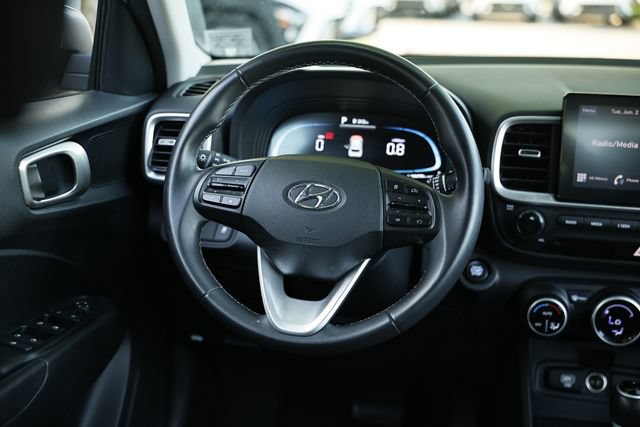 Used 2025 Hyundai Venue SEL FWD image 28
