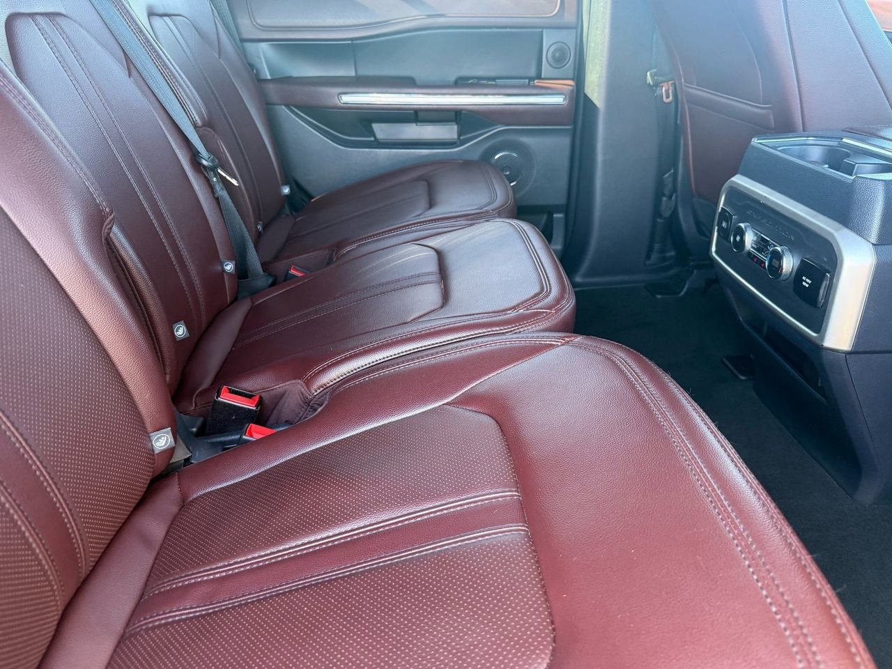 Used 2024 Ford Expedition Limited image 27