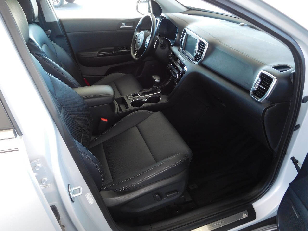 Used 2018 Kia Sportage SX image 5