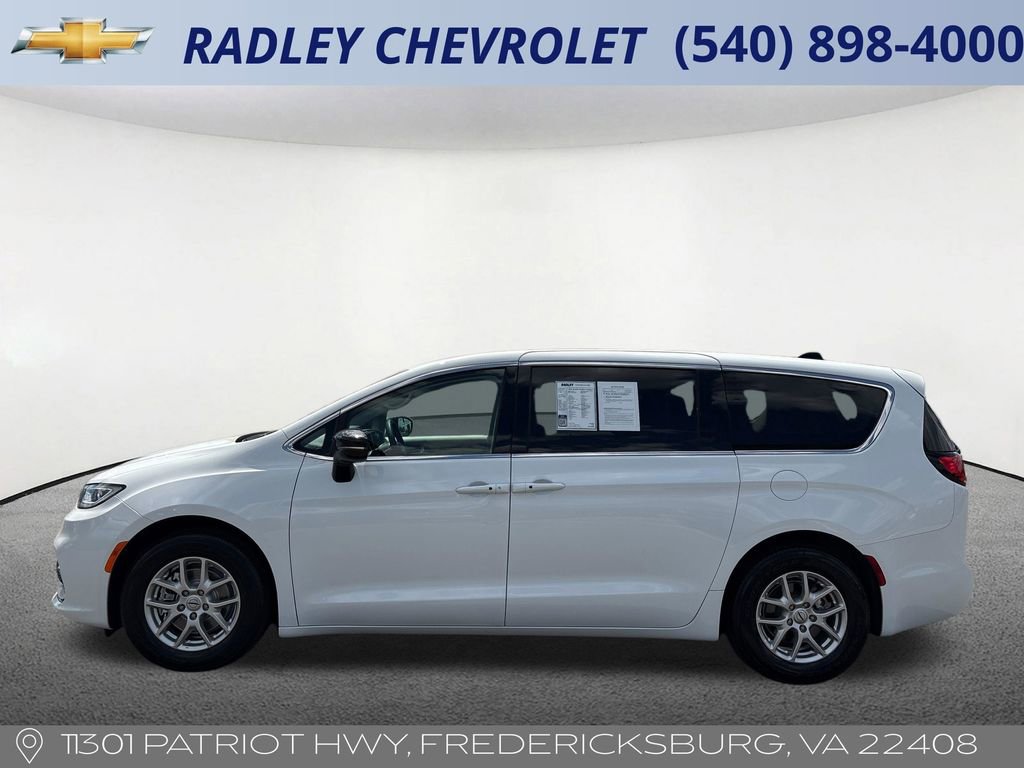 Used 2024 Chrysler Pacifica Touring-L FWD image 27