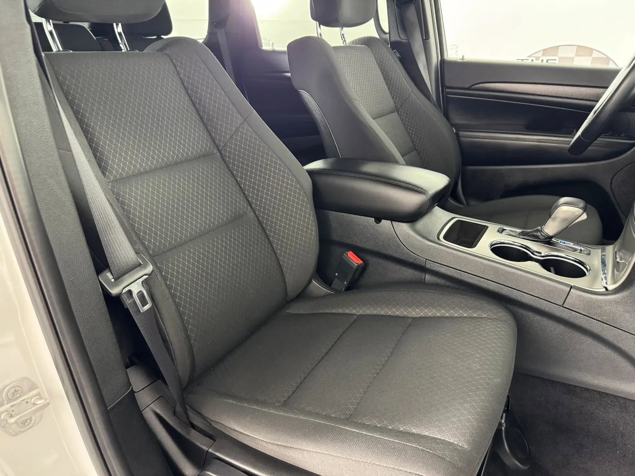 Used 2018 Jeep Grand Cherokee Laredo AWD/4WD image 31