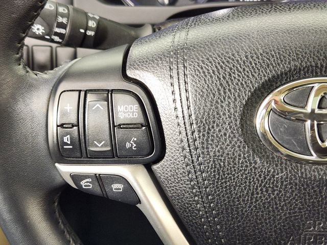 Used 2016 Toyota Highlander XLE AWD/4WD image 29