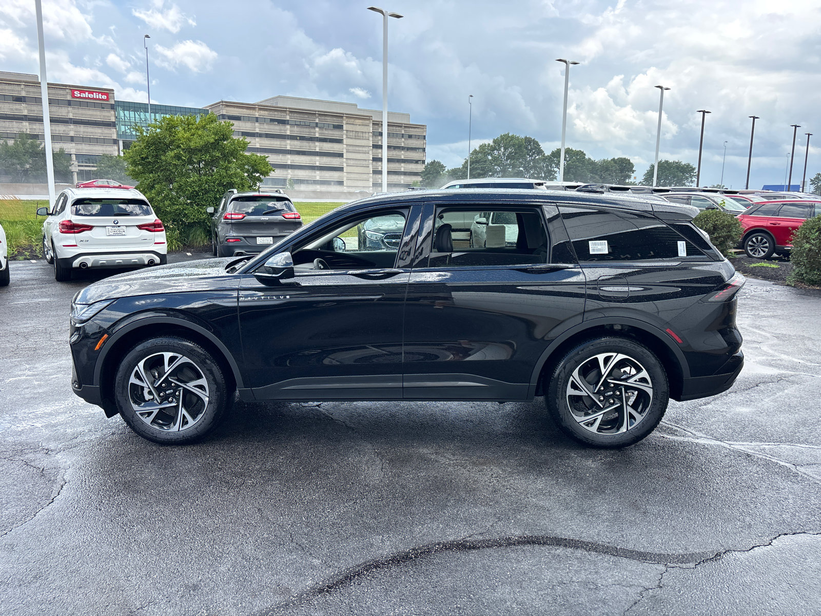 New 2026 Lincoln Nautilus Premier w/ Jet Appearance Package AWD/4WD image 4