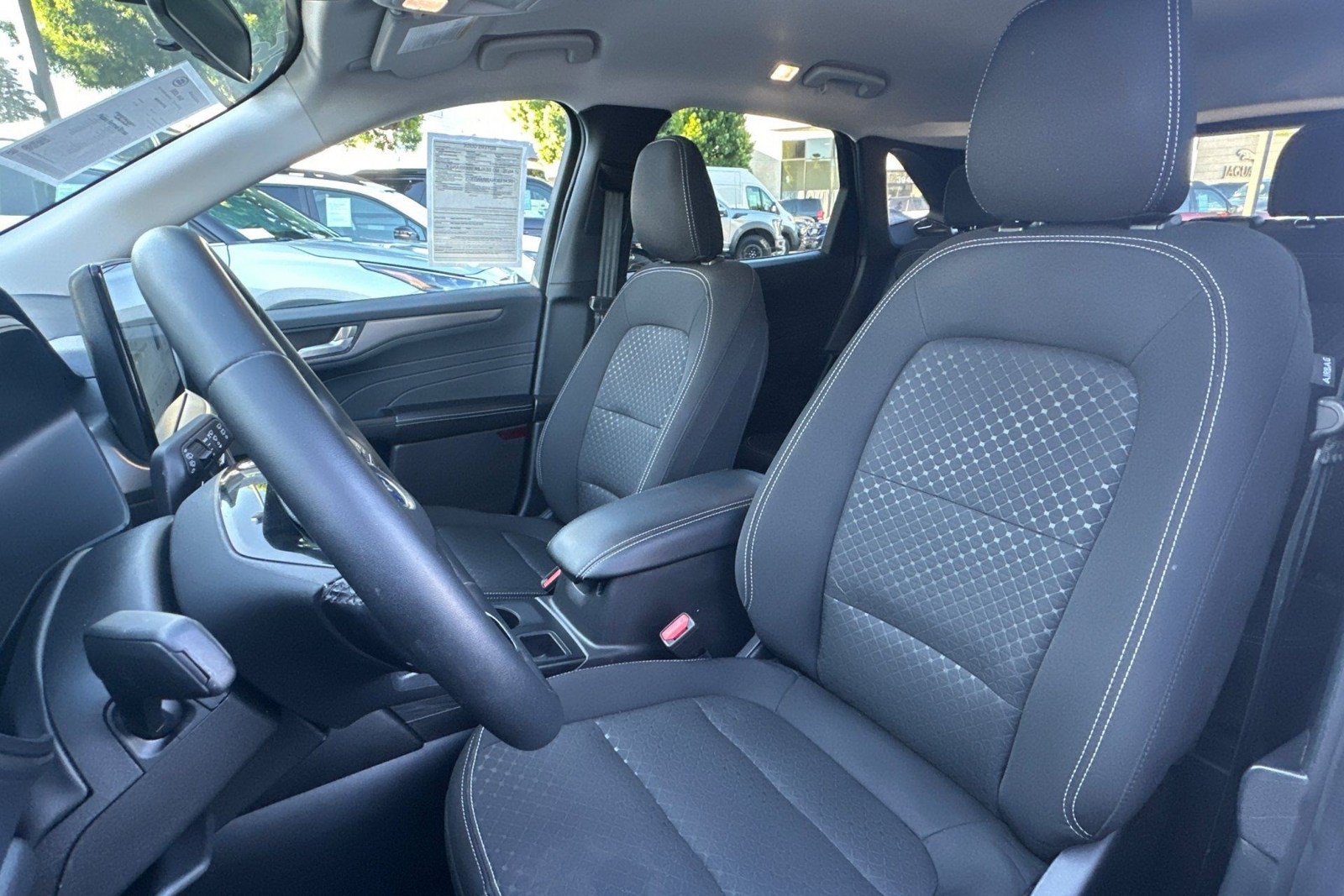 Used 2025 Ford Escape Active w/ Active Premium Tech Pack AWD/4WD image 5