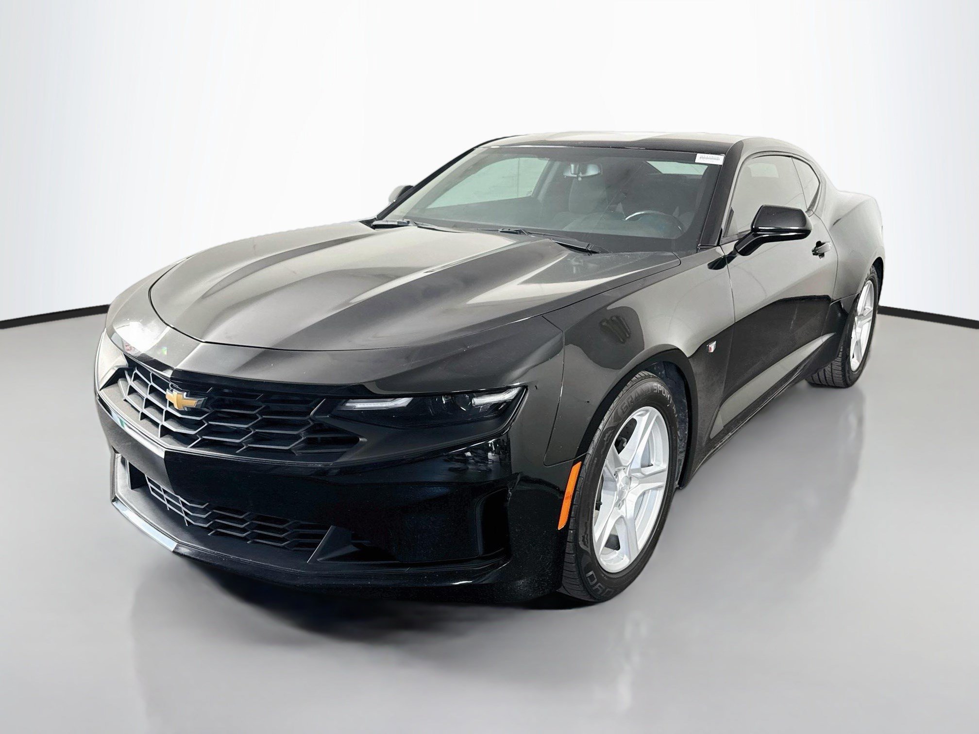 Used 2020 Chevrolet Camaro LT w/ Technology Package RWD image 4