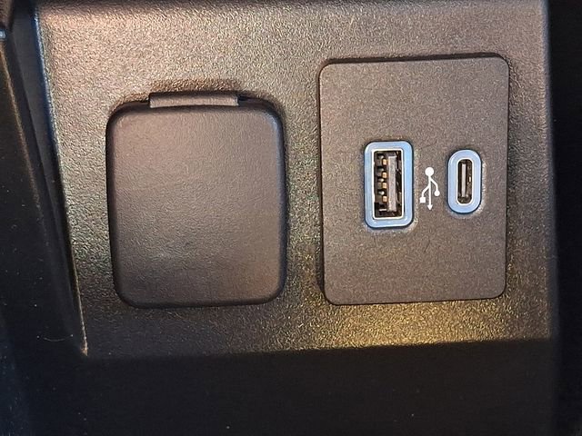 Used 2021 Ford Explorer Limited w/ Equipment Group 301A AWD/4WD image 25
