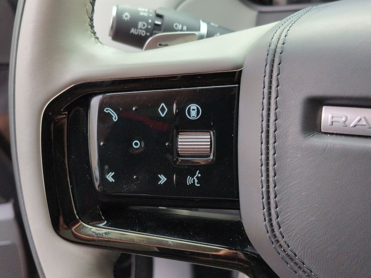 Certified 2025 Land Rover Range Rover Velar S AWD/4WD image 11