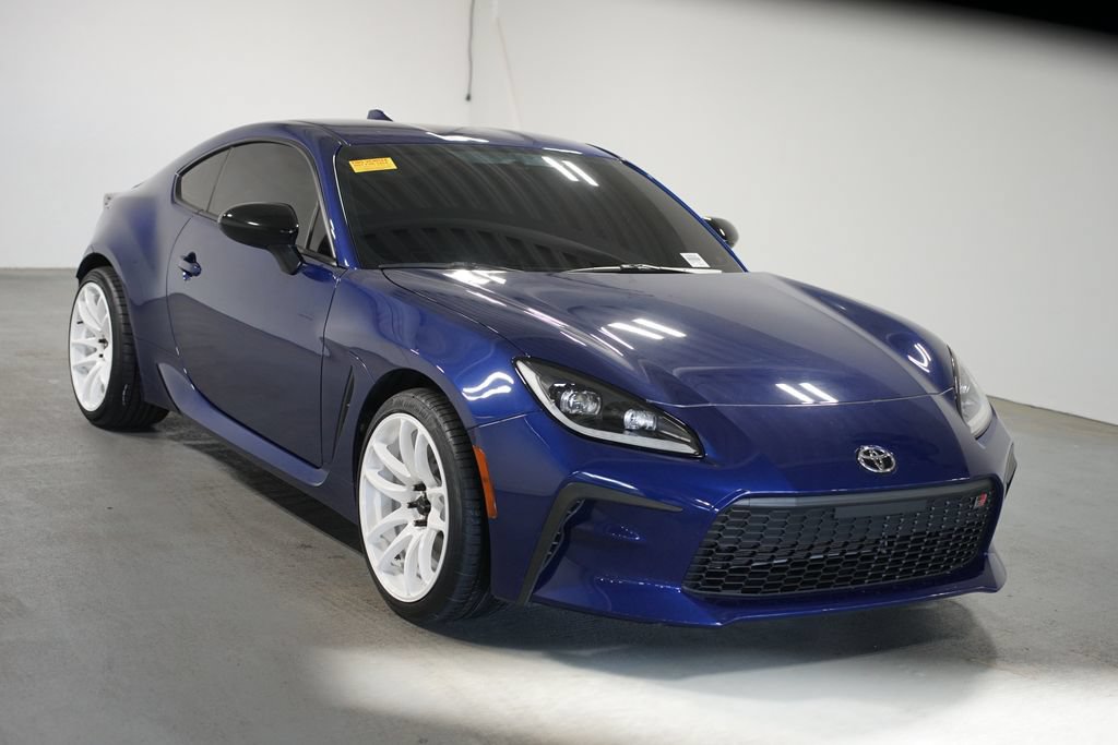 Used 2023 Toyota GR86 Premium RWD image 3