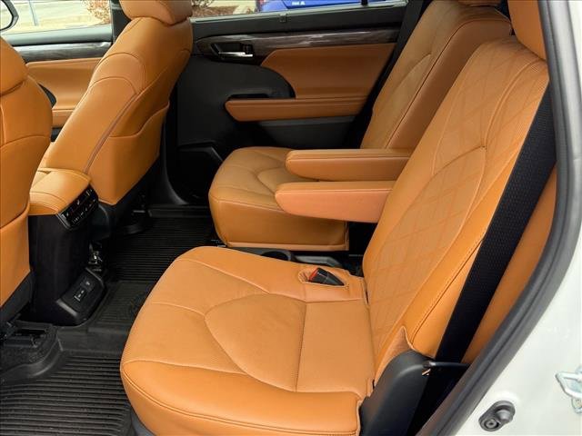 Used 2024 Toyota Highlander Platinum image 13