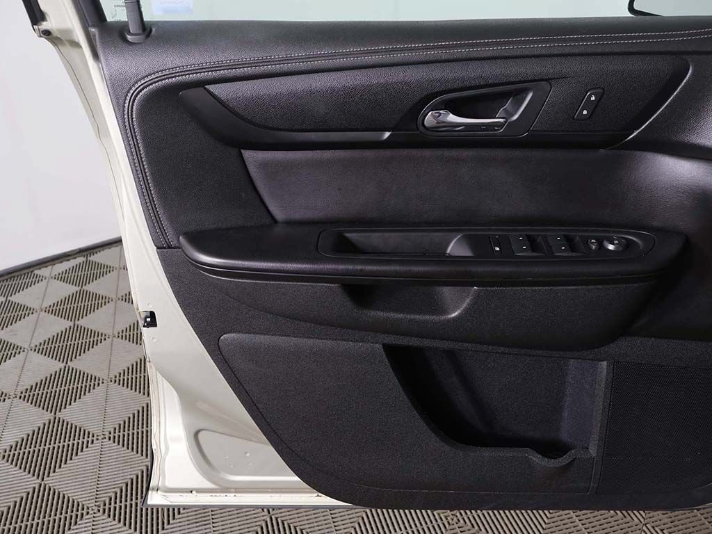Used 2016 GMC Acadia SLE FWD image 17