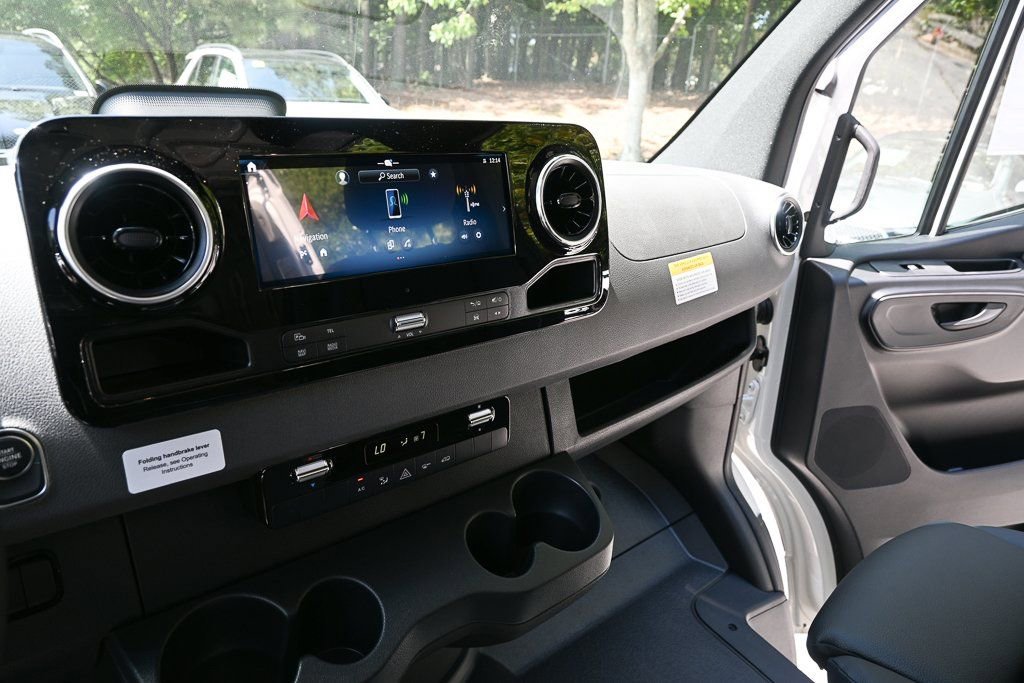 Used 2025 Mercedes-Benz Sprinter 2500 image 13