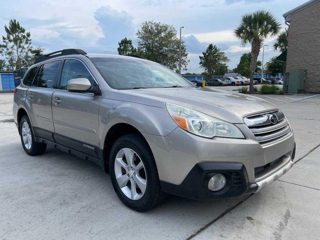 Used 2014 Subaru Outback 3.6R Limited w/ Moonroof Package AWD/4WD image 9