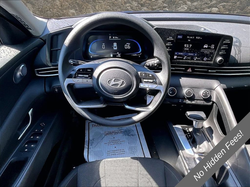 Used 2025 Hyundai Elantra SE FWD image 5