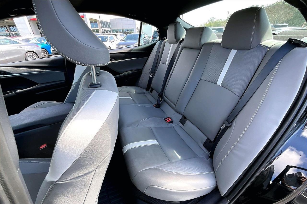 Used 2025 Toyota Camry SE image 19