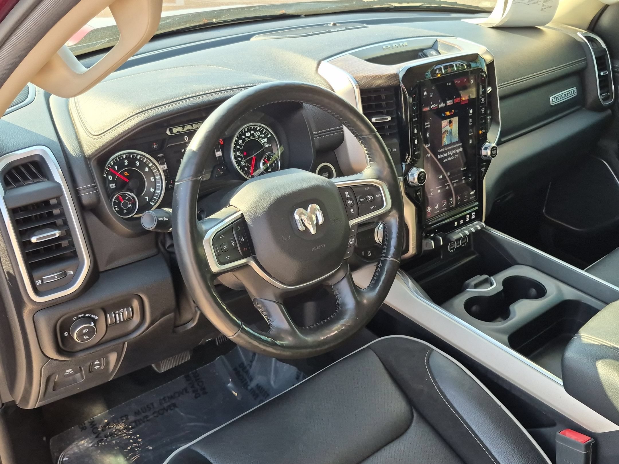 Used 2020 RAM 1500 Laramie RWD image 13