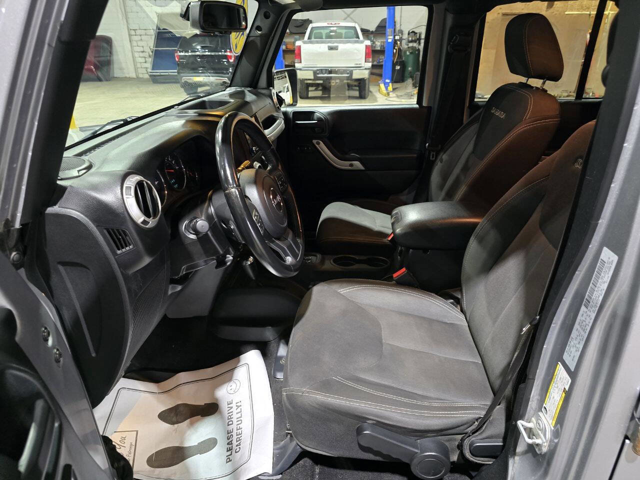 Used 2017 Jeep Wrangler Unlimited Sahara w/ Connectivity Group image 26