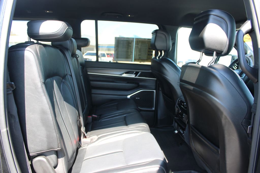 Used 2024 Jeep Wagoneer Series II w/ Flexible Seating Group image 33