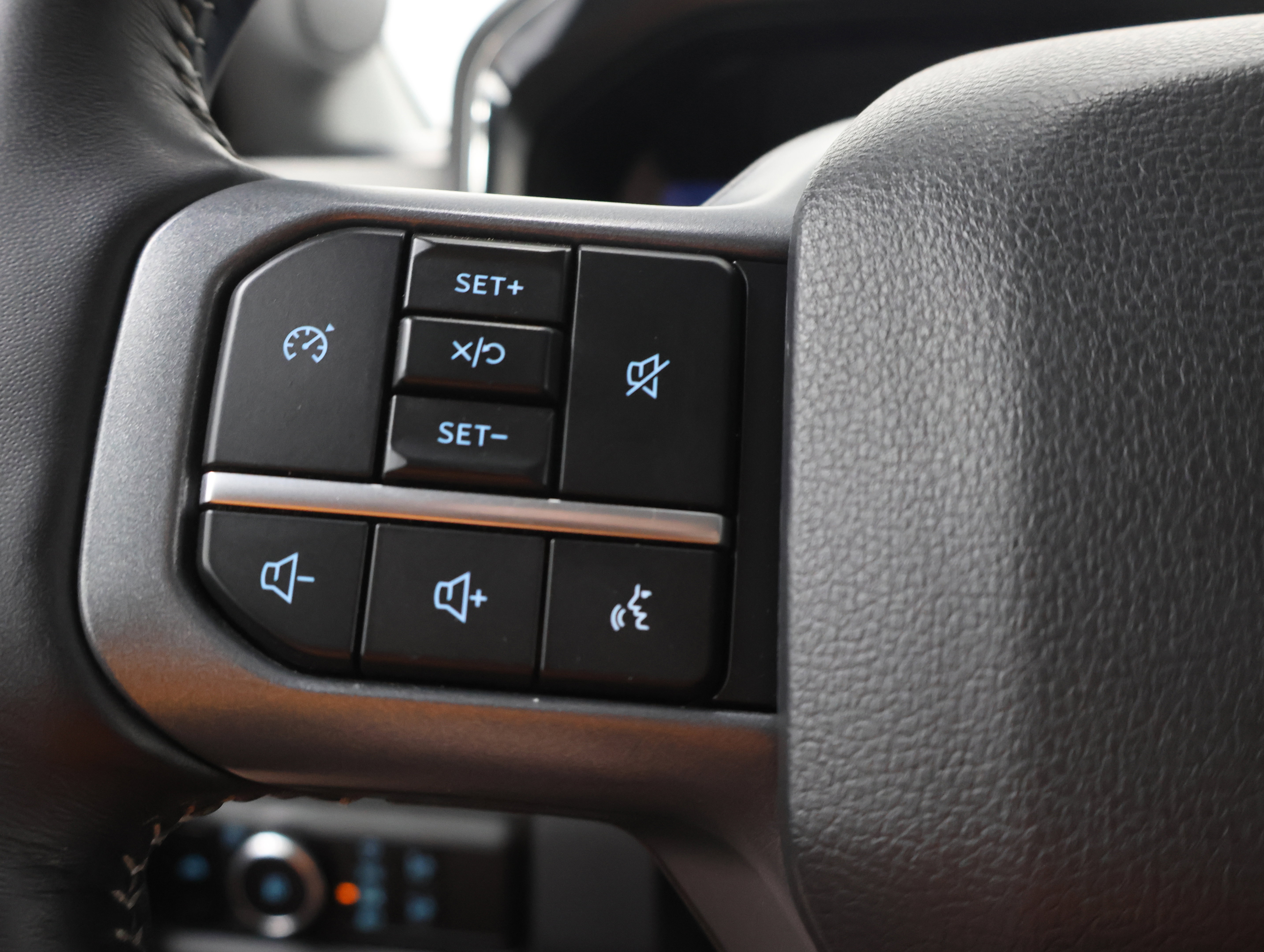 Used 2024 Ford F350 Lariat w/ Sport Appearance Package AWD/4WD image 15