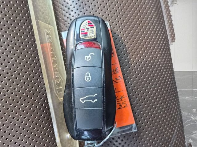 Used 2015 Porsche Macan Turbo AWD/4WD image 34