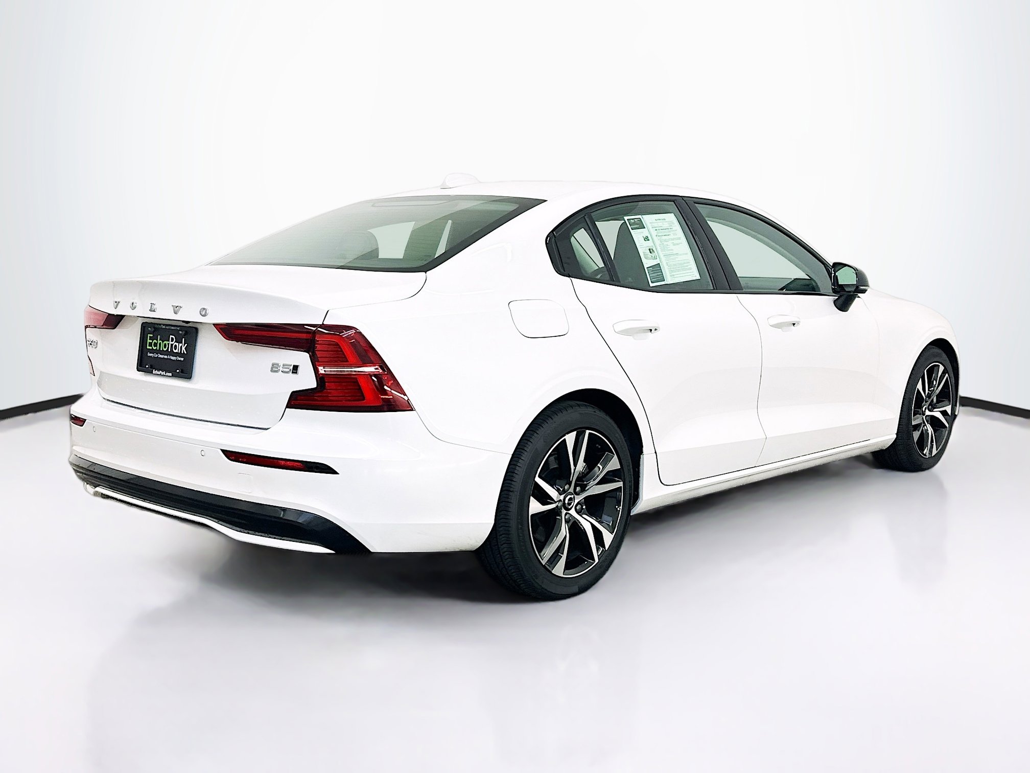 Used 2025 Volvo S60 B5 Core image 9