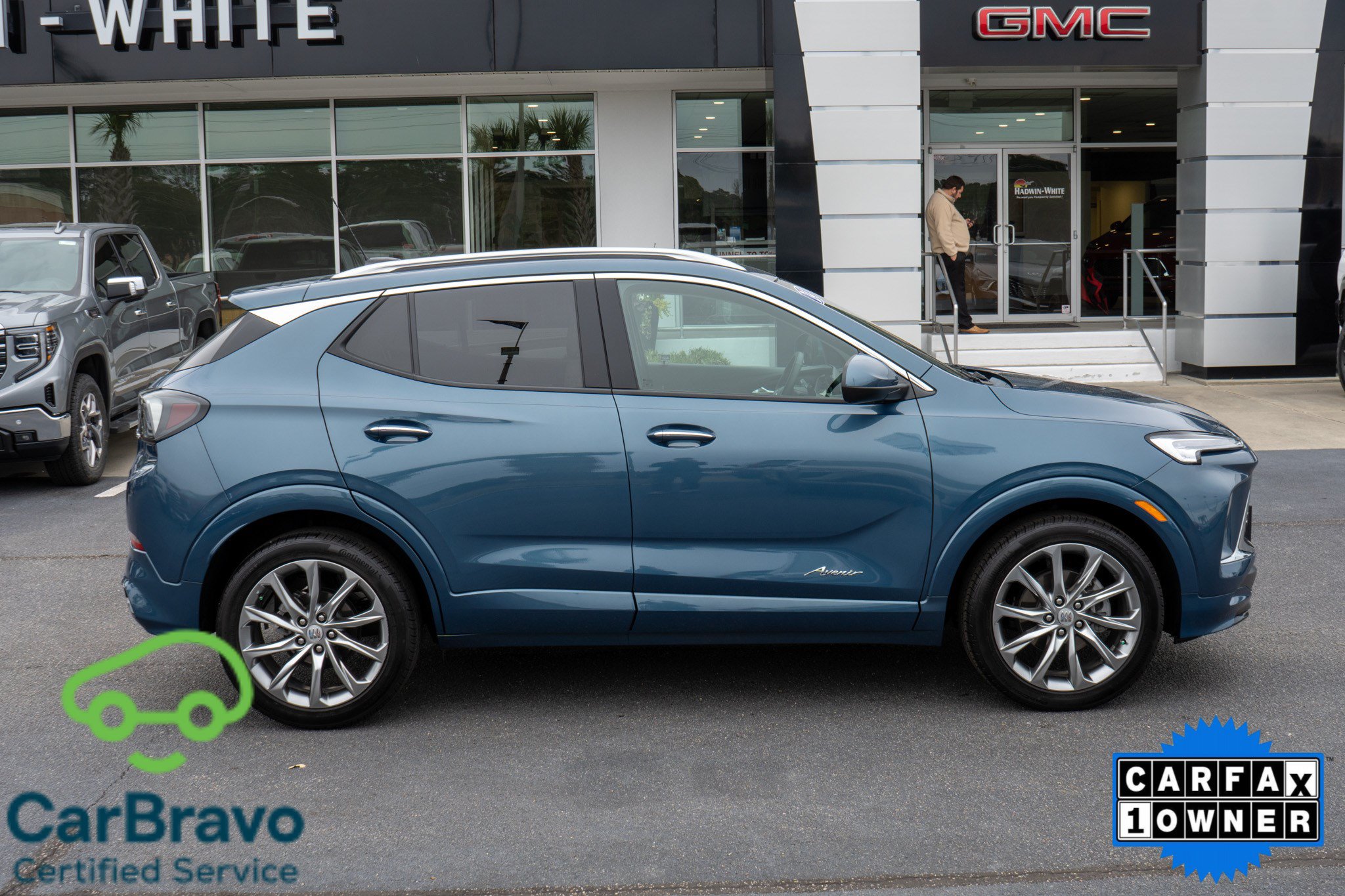 Used 2024 Buick Encore GX Avenir FWD image 2
