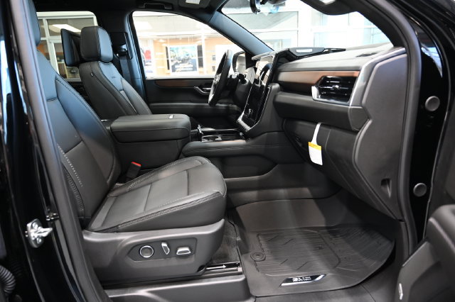 New 2026 GMC Yukon XL Denali w/ Denali Reserve Package AWD/4WD image 12