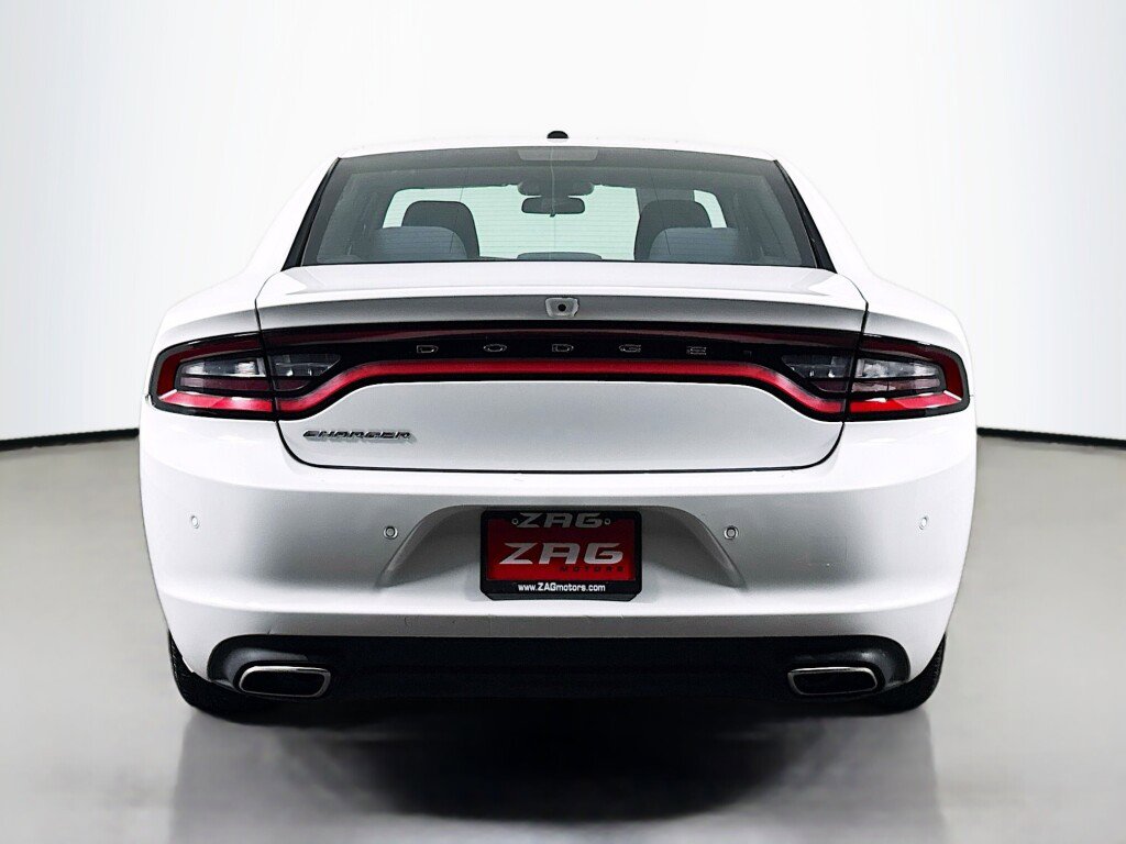 Used 2019 Dodge Charger SXT image 4